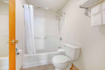 Suite, 1 King Bed, Non Smoking, Lake View (Upper Floor)