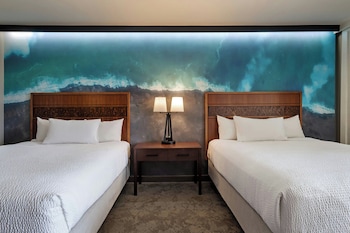 Room, 2 Queen Beds, Mountain View (Balcony)