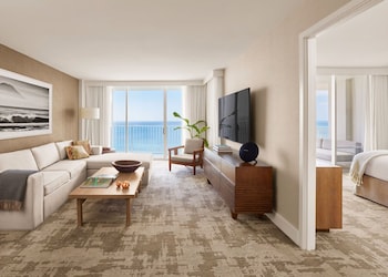 Suite, 1 King Bed with Sofa bed, Ocean View, Oceanfront (Roll in shower)