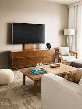 Suite, 1 King Bed with Sofa bed, Ocean View, Oceanfront (Roll in shower)
