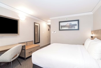 Standard Room, 1 King Bed (South Tower)