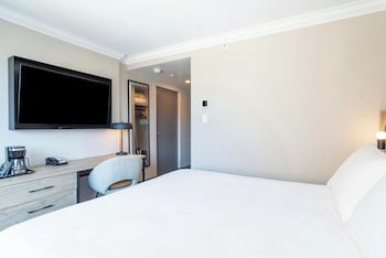 Standard Room, 1 King Bed (North Tower)