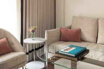 Deluxe Suite (View)