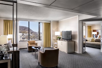 Omni Suite, 1 King bed and 1 Sofabed