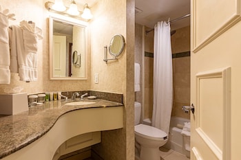 Standard Room, 2 Queen Beds, Balcony