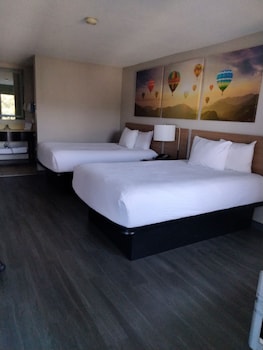 Room, 1 Double Bed, Non Smoking (Mobility/Hearing, Tub with Grab Bars)