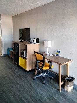 Suite, 1 King Bed, Non Smoking (One-Bedroom Suite)
