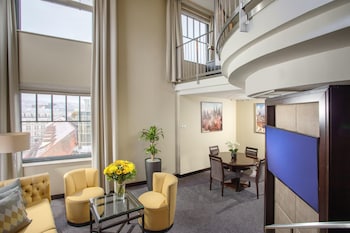 Suite, 1 King Bed