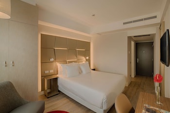 Family Room (Adjoining Room, 3AD+1CH)