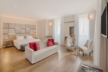 Junior Suite (Extra Bed 2 adults + 1 child)