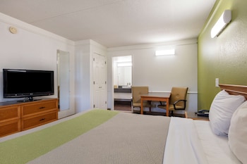 Standard Room, 1 King Bed, Accessible, Non Smoking