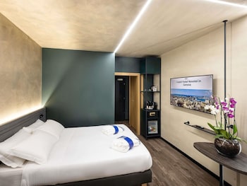 Superior Room, 1 King Bed with Sofa bed
