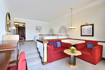 Deluxe Room, 2 Twin Beds, Smoking, Sea View (Balcony)