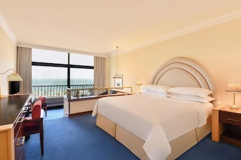 Deluxe Room, 1 King Bed, Sea View (Balcony)