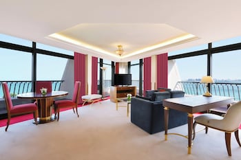 Executive Suite, 2 Bedrooms, Smoking, Sea View (Balcony, Corner)
