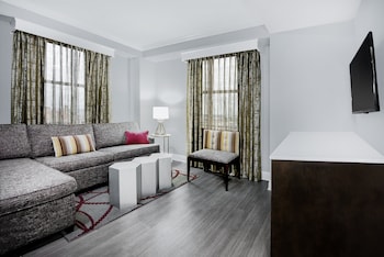 Suite, 1 Queen Bed