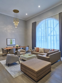 Suite (Uptown)