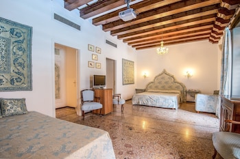 Suite, Pool Access