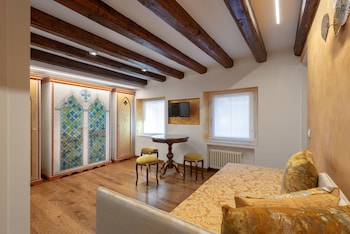 Exclusive Apartment, 1 Bedroom, Kitchenette, Annex Building