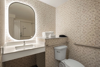 Standard Room, 1 King Bed (Bath Shower Combo)