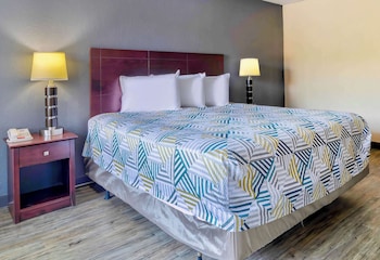 1 King Bed, Non Smoking, Refrigerator & Microwave