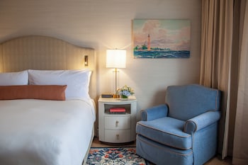 Deluxe Room, 1 Queen Bed, City View (Deluxe Town View Queen)