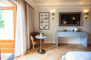 Deluxe Room, 1 Queen Bed, Harbor View
