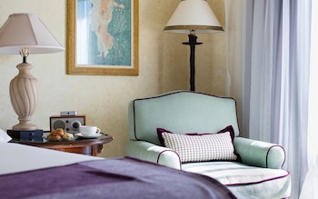 Deluxe Room, 1 Queen Bed, City View (Deluxe Town View Queen)