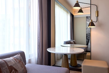 Room, 1 King Bed, City View