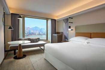 Club Room, 1 King Bed, Harbor View