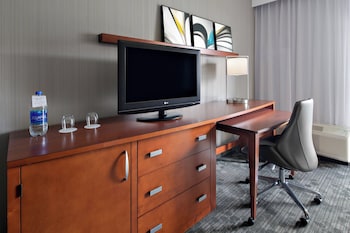 Room, 2 Queen Beds (Mobility/Hearing Accessible, Tub)