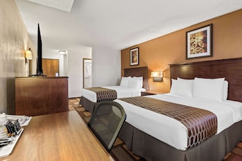 Standard Room, 2 Queen Beds, Non Smoking, Pool View