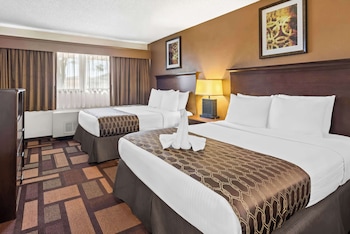 Standard Room, 2 Queen Beds, Non Smoking, Pool View