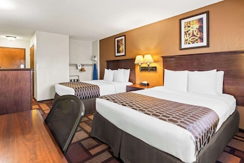 Standard Room, 2 Queen Beds, Accessible, Bathtub