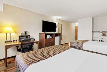 Standard Room, 2 Queen Beds, Accessible, Bathtub