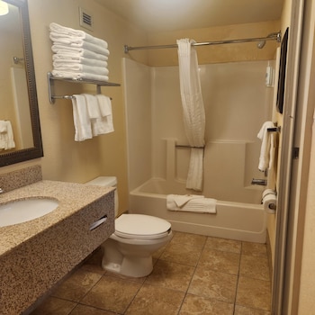 Family Room, Multiple Beds, Non Smoking (1 queen and 2 double beds)
