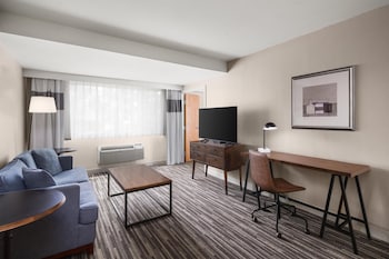 Suite, 1 King Bed, Non Smoking, Jetted Tub (Shower Only)