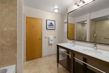 Suite, 1 King Bed, Non Smoking, Jetted Tub (Shower Only)