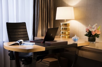 Executive Queen Room