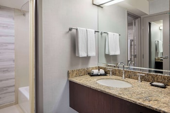 Room, 1 King Bed (High Floor)