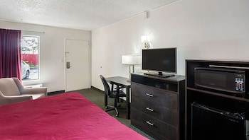 Room, 1 King Bed, Non Smoking, Kitchen