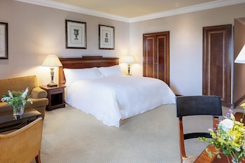 Junior Suite, 1 King Bed (Castellana View, Club Lounge Access)