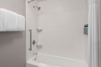 Room, 2 Queen Beds, Hearing Accessible (Accessible Bathtub)
