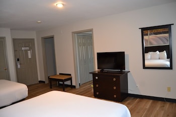 Suite, 2 Queen Beds, Non Smoking (1 Bedroom)