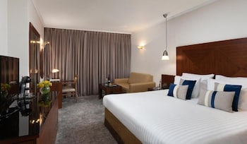 Standard Room, 1 King Bed, Club Lounge Access (Lounge Access)