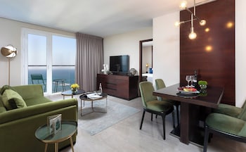 Junior Suite, 1 King Bed, Sea View