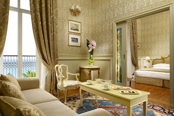 Exclusive Suite, Balcony, Sea View (Queen)
