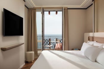 Premium Suite, 1 King Bed