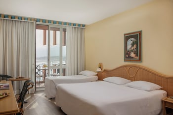 Deluxe Twin Room (With Rollaway Bed)