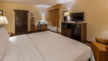 Standard Room, 1 King Bed, Accessible, Bathtub
